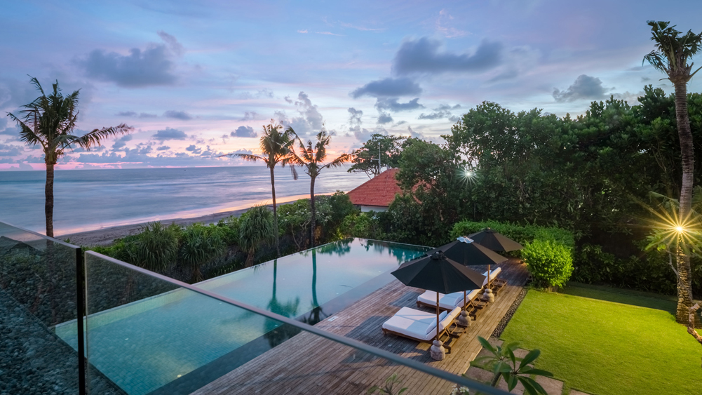 Arnalaya Beach House - Breathtaking sunset view from the pool area